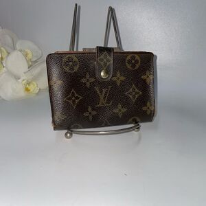 Authentic Louis Vuitton Monogram Kisslock Wallet
